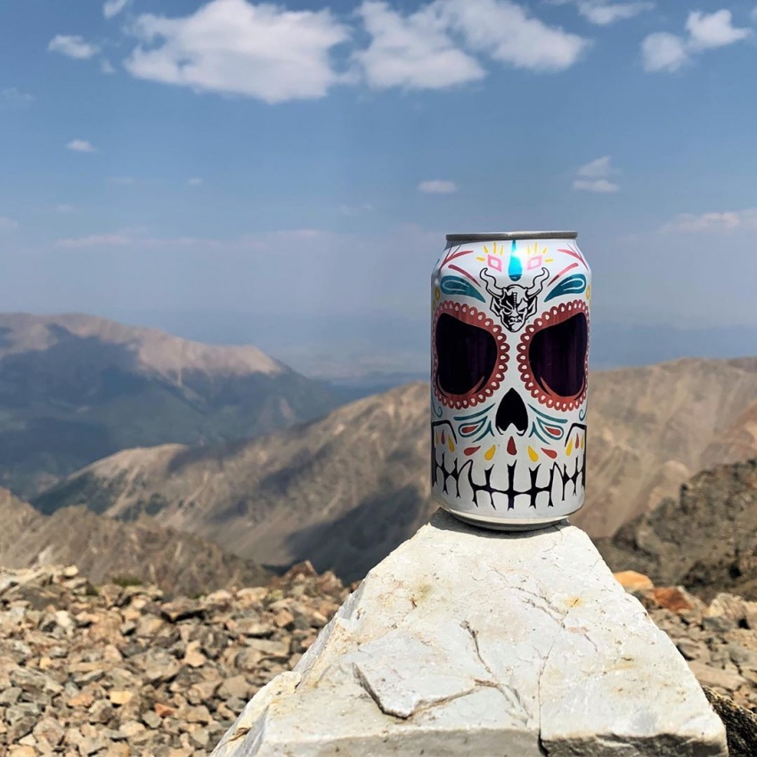 beer can with mountains