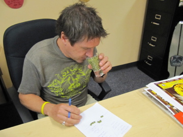 IMG_0249 Chris Cochran sniffs Calypso hops