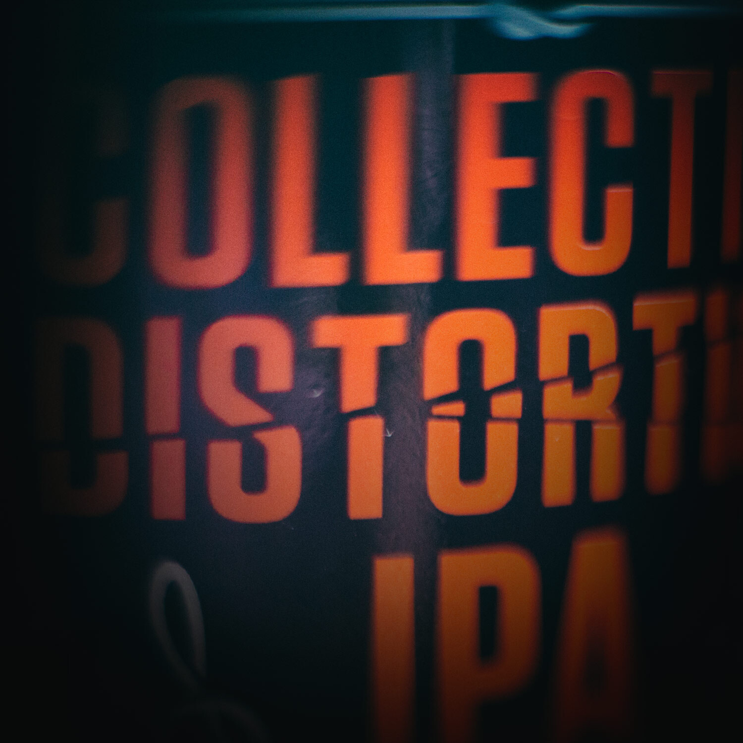 close-up of Kyle Hollingsworth / Keri Kelli / Stone Collective Distortion IPA