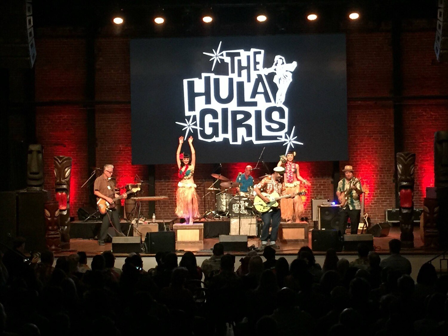 THe Hula Girls